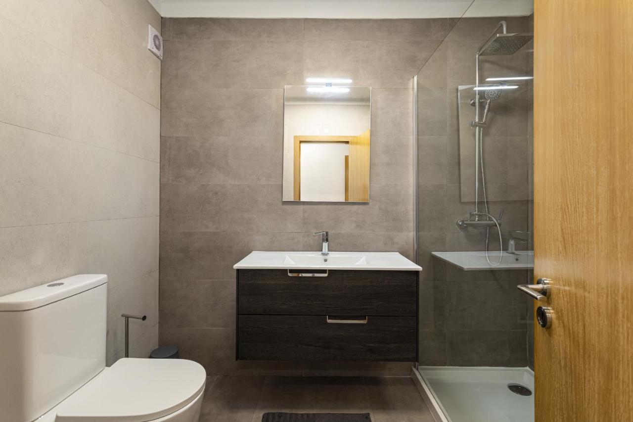 Miral 2 - Beach Front Apartment With Pool 쿼테이라 외부 사진